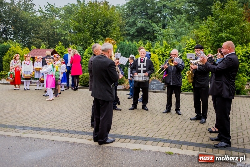 Zdjęcie w galerii na portalu naszraciborz.pl: Dożynki w Łubowicach - bez maszyn, ale z orkiestrą i na kolorowo   wiadomości z regionu