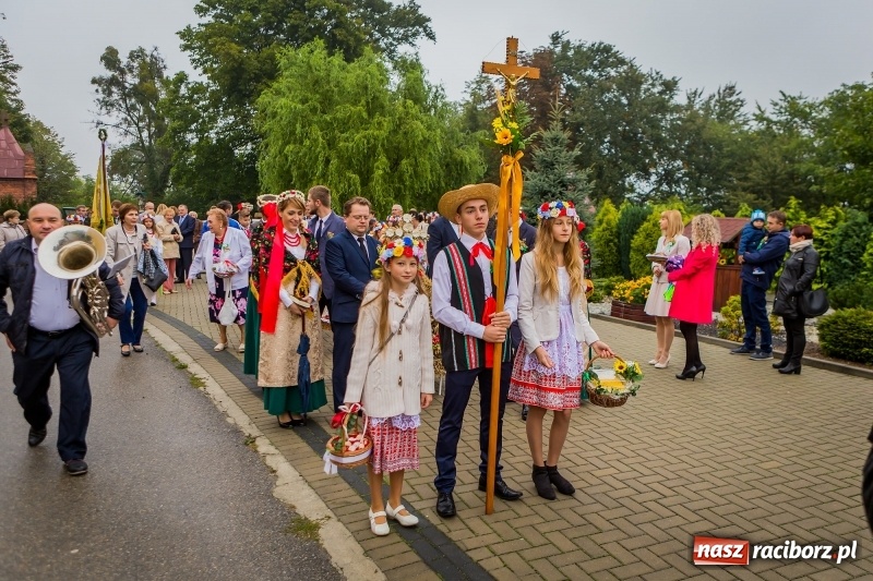 Zdjęcie w galerii na portalu naszraciborz.pl: Dożynki w Łubowicach - bez maszyn, ale z orkiestrą i na kolorowo   wiadomości z regionu