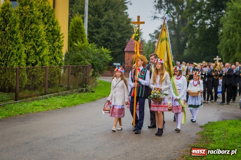 Zdjęcie w galerii na portalu naszraciborz.pl: Dożynki w Łubowicach - bez maszyn, ale z orkiestrą i na kolorowo   wiadomości z regionu