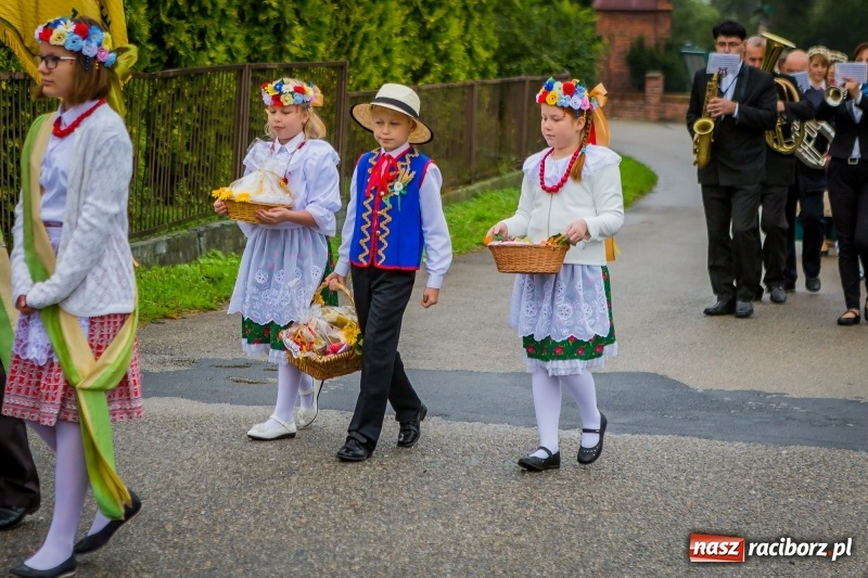 Zdjęcie w galerii na portalu naszraciborz.pl: Dożynki w Łubowicach - bez maszyn, ale z orkiestrą i na kolorowo   wiadomości z regionu