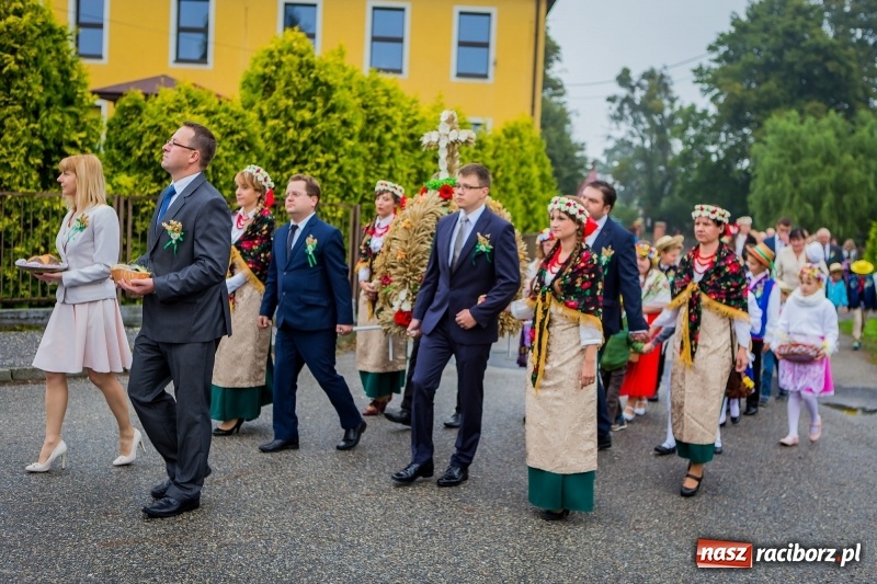 Zdjęcie w galerii na portalu naszraciborz.pl: Dożynki w Łubowicach - bez maszyn, ale z orkiestrą i na kolorowo   wiadomości z regionu