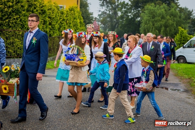 Zdjęcie w galerii na portalu naszraciborz.pl: Dożynki w Łubowicach - bez maszyn, ale z orkiestrą i na kolorowo   wiadomości z regionu