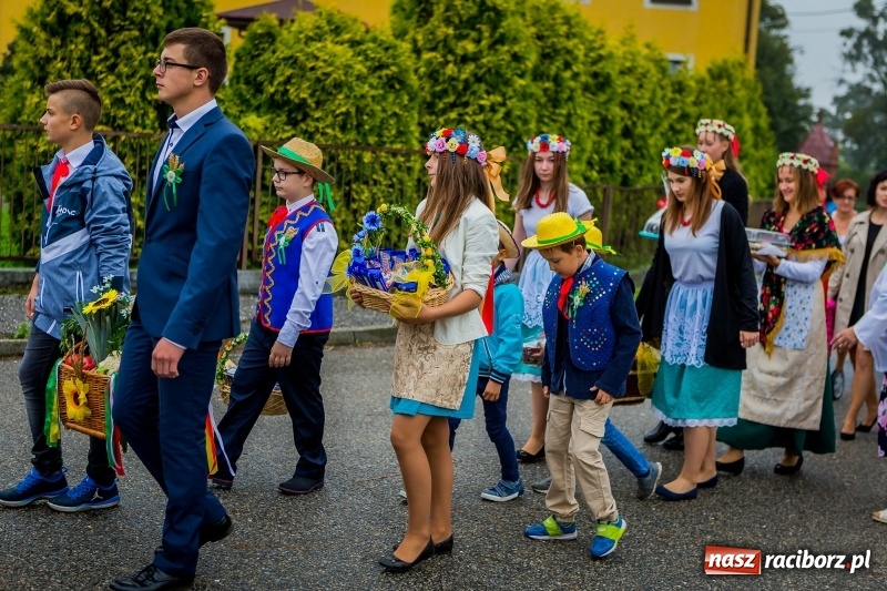 Zdjęcie w galerii na portalu naszraciborz.pl: Dożynki w Łubowicach - bez maszyn, ale z orkiestrą i na kolorowo   wiadomości z regionu