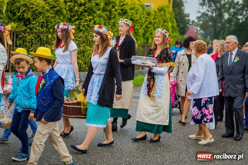 Zdjęcie w galerii na portalu naszraciborz.pl: Dożynki w Łubowicach - bez maszyn, ale z orkiestrą i na kolorowo   wiadomości z regionu