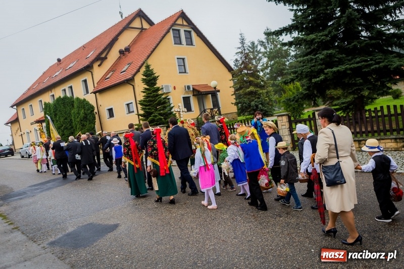 Zdjęcie w galerii na portalu naszraciborz.pl: Dożynki w Łubowicach - bez maszyn, ale z orkiestrą i na kolorowo   wiadomości z regionu