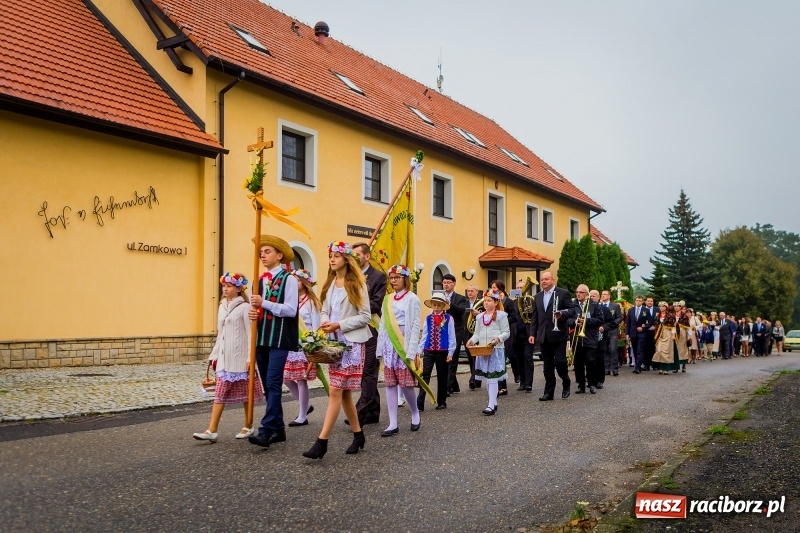 Zdjęcie w galerii na portalu naszraciborz.pl: Dożynki w Łubowicach - bez maszyn, ale z orkiestrą i na kolorowo   wiadomości z regionu
