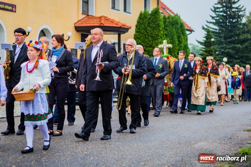 Zdjęcie w galerii na portalu naszraciborz.pl: Dożynki w Łubowicach - bez maszyn, ale z orkiestrą i na kolorowo   wiadomości z regionu