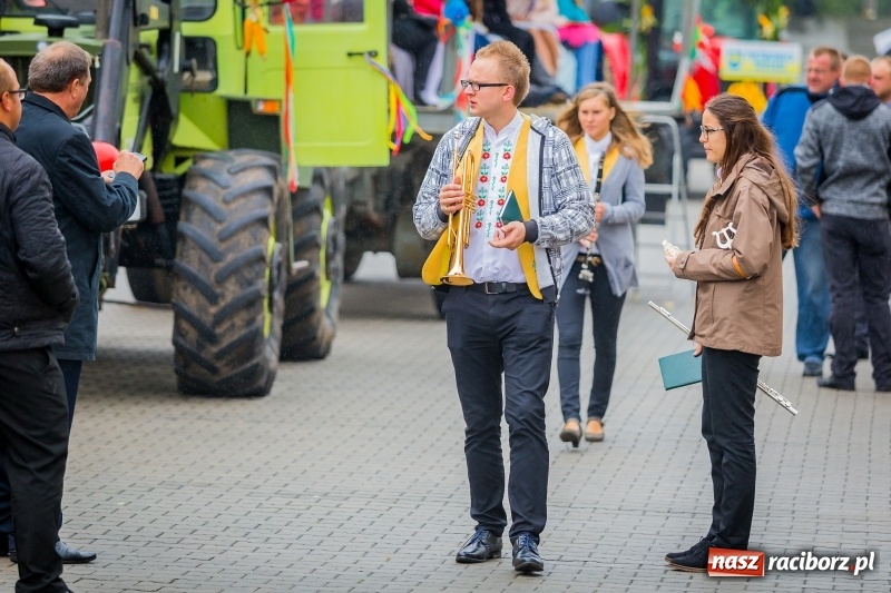 Zdjęcie w galerii na portalu naszraciborz.pl: Urodzinowe dożynki Pietrowic Wielkich. Rolnicy pokazali nowoczesny sprzęt  wiadomości z regionu