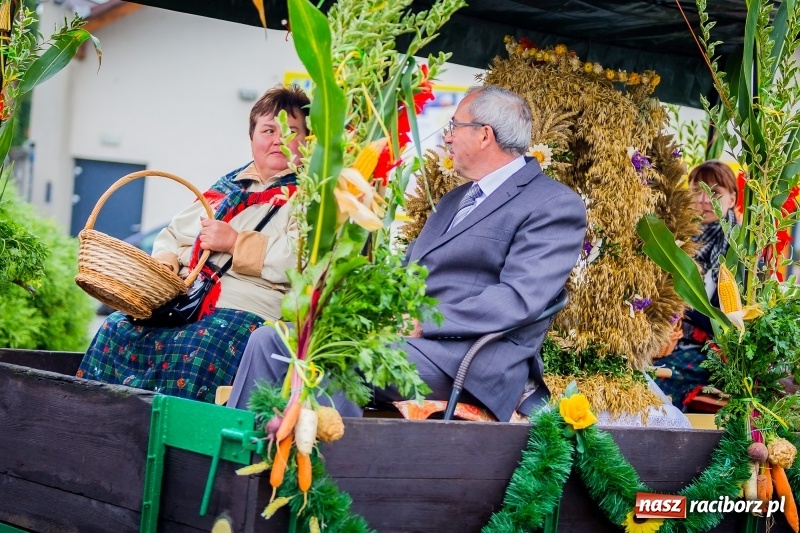 Zdjęcie w galerii na portalu naszraciborz.pl: Urodzinowe dożynki Pietrowic Wielkich. Rolnicy pokazali nowoczesny sprzęt  wiadomości z regionu