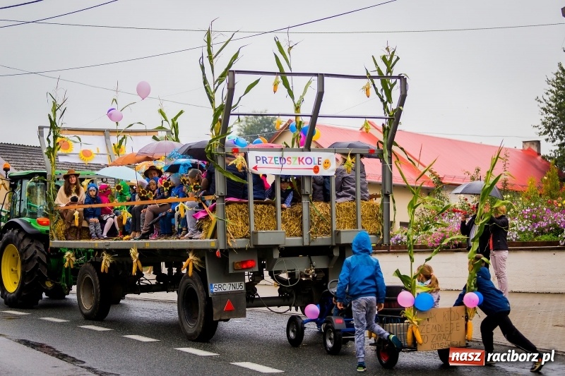Zdjęcie w galerii na portalu naszraciborz.pl: Urodzinowe dożynki Pietrowic Wielkich. Rolnicy pokazali nowoczesny sprzęt  wiadomości z regionu
