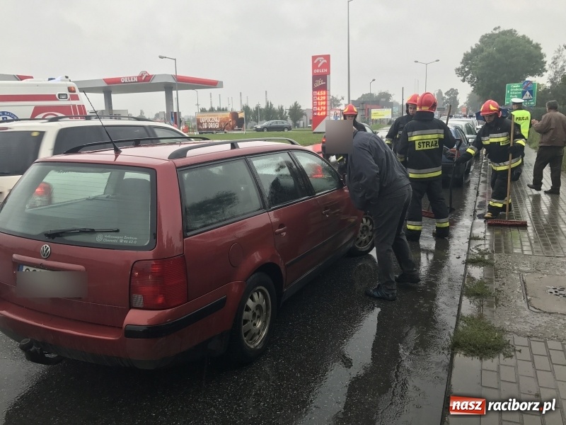 Zdjęcie w galerii na portalu naszraciborz.pl: Scenariusz zawsze ten sam. Chwila nieuwagi a potem korki  wiadomości z regionu
