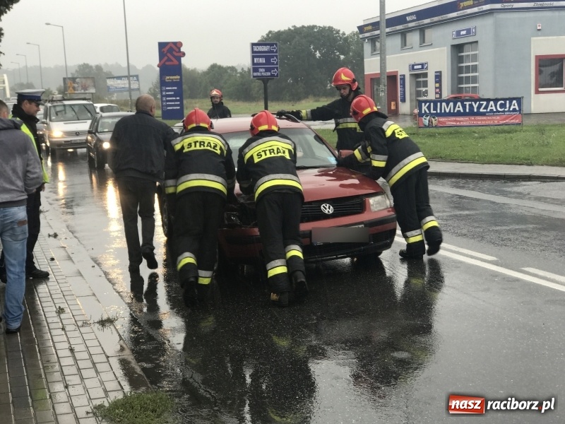 Zdjęcie w galerii na portalu naszraciborz.pl: Scenariusz zawsze ten sam. Chwila nieuwagi a potem korki  wiadomości z regionu