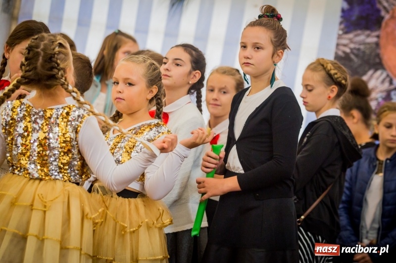 Zdjęcie w galerii na portalu naszraciborz.pl: Występy artystyczne na dożynkach miejskich  wiadomości z regionu
