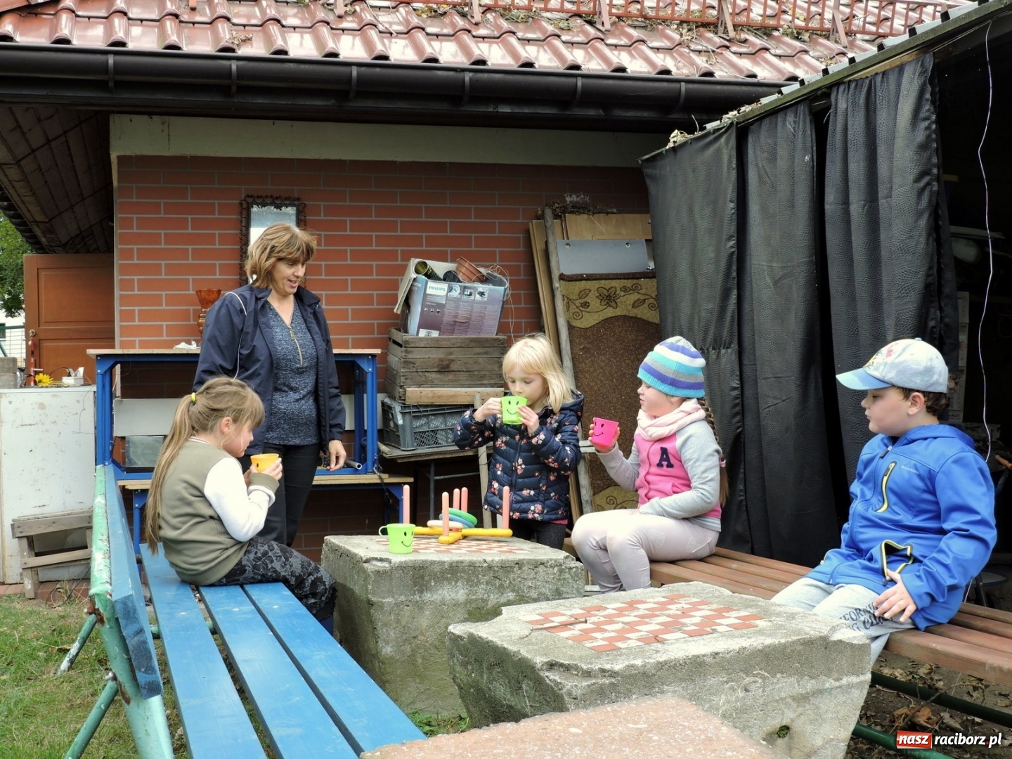 Zdjęcie w galerii na portalu naszraciborz.pl: Dzieci z przedszkola numer 13 gościły na korcie tenisowym Rafako wiadomości z regionu