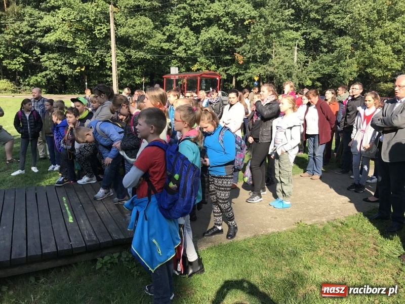 Zdjęcie w galerii na portalu naszraciborz.pl: W lesie Obora otwarto Zieloną Klasę. Sporo atrakcji dla najmłodszych wiadomości z regionu