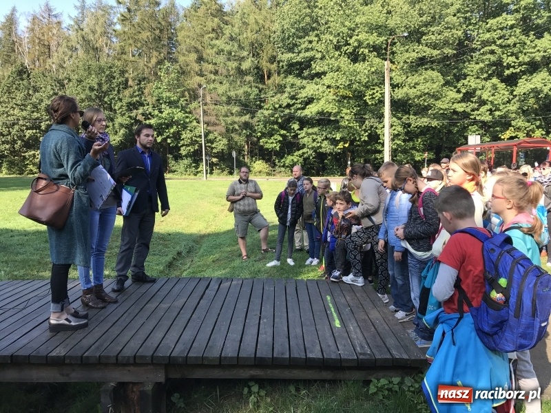 Zdjęcie w galerii na portalu naszraciborz.pl: W lesie Obora otwarto Zieloną Klasę. Sporo atrakcji dla najmłodszych wiadomości z regionu