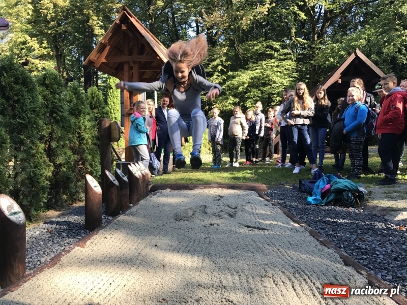 Zdjęcie w galerii na portalu naszraciborz.pl: W lesie Obora otwarto Zieloną Klasę. Sporo atrakcji dla najmłodszych wiadomości z regionu