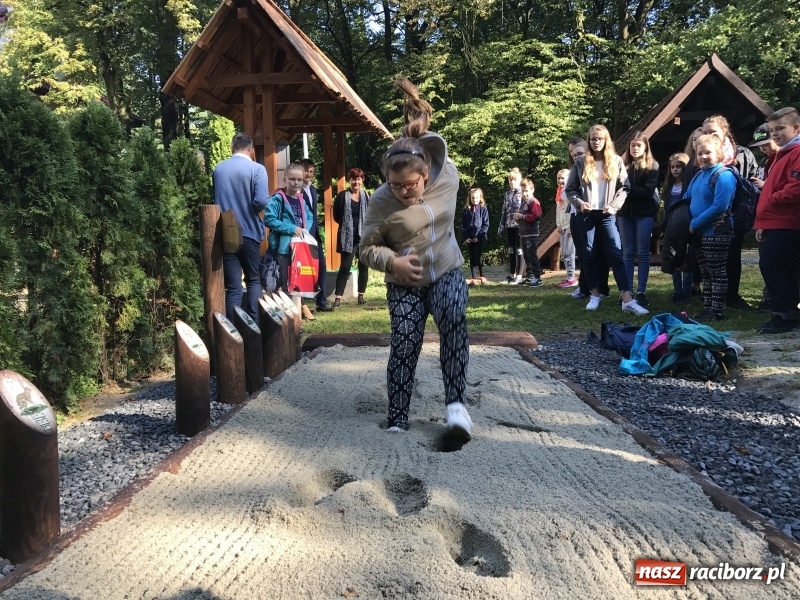 Zdjęcie w galerii na portalu naszraciborz.pl: W lesie Obora otwarto Zieloną Klasę. Sporo atrakcji dla najmłodszych wiadomości z regionu