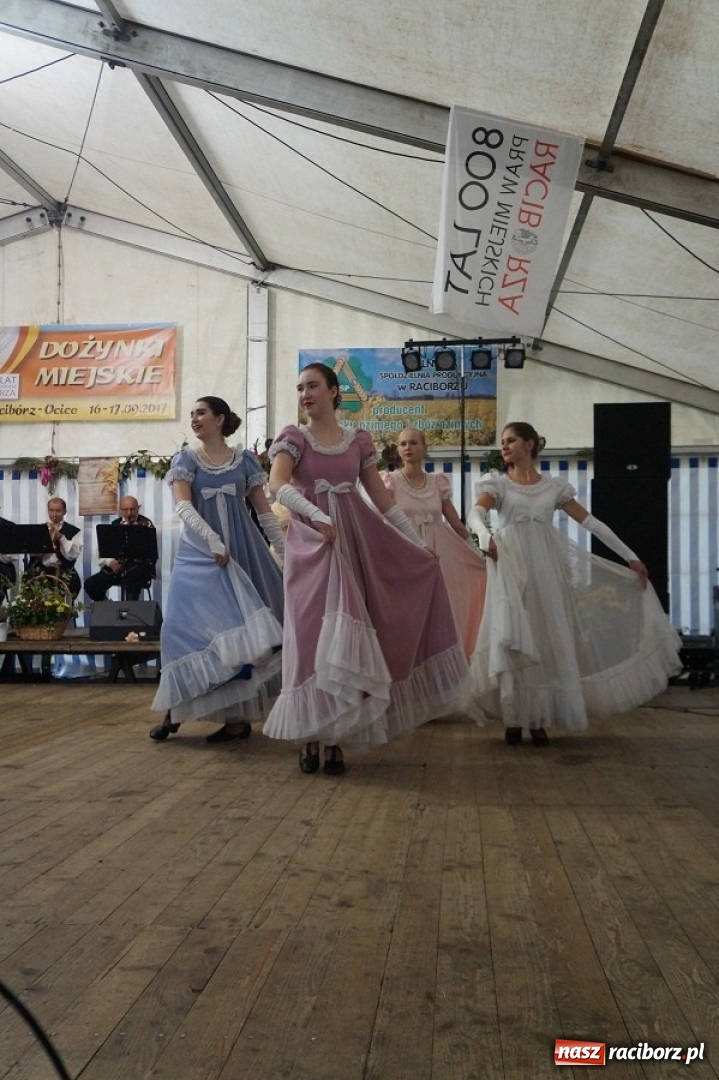 Zdjęcie w galerii na portalu naszraciborz.pl: Występy zespołów RCK podczas dożynek miejskich w Ocicach wiadomości z regionu