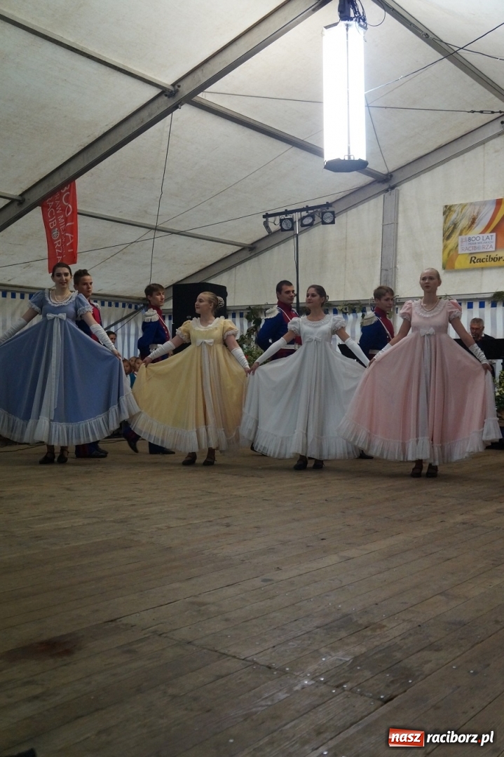 Zdjęcie w galerii na portalu naszraciborz.pl: Występy zespołów RCK podczas dożynek miejskich w Ocicach wiadomości z regionu