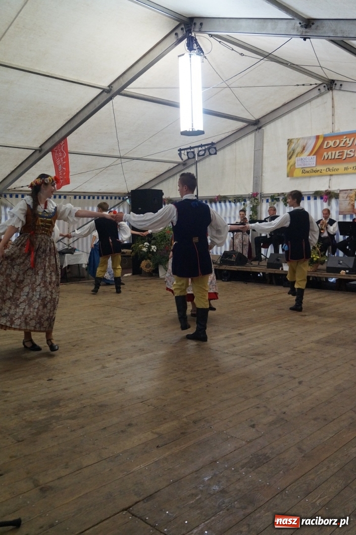 Zdjęcie w galerii na portalu naszraciborz.pl: Występy zespołów RCK podczas dożynek miejskich w Ocicach wiadomości z regionu