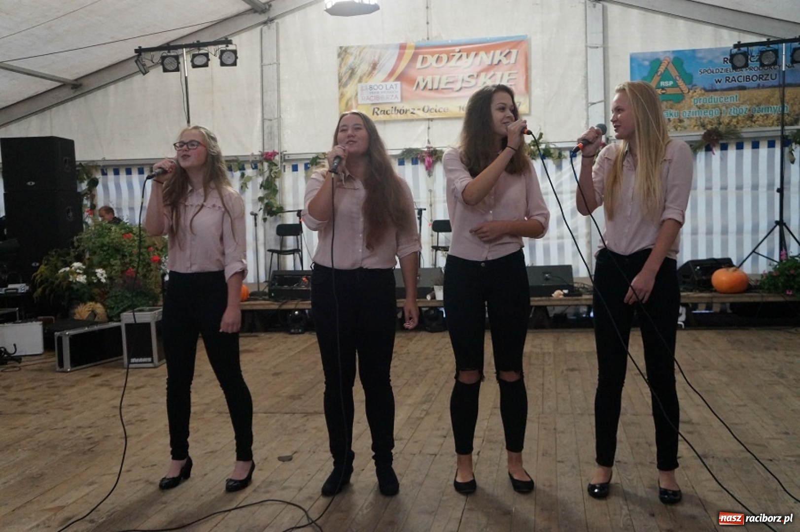 Zdjęcie w galerii na portalu naszraciborz.pl: Występy zespołów RCK podczas dożynek miejskich w Ocicach wiadomości z regionu