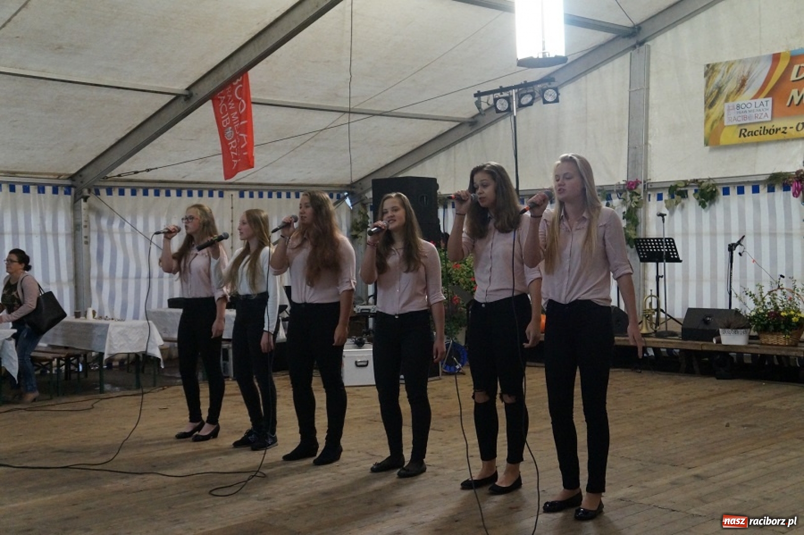 Zdjęcie w galerii na portalu naszraciborz.pl: Występy zespołów RCK podczas dożynek miejskich w Ocicach wiadomości z regionu