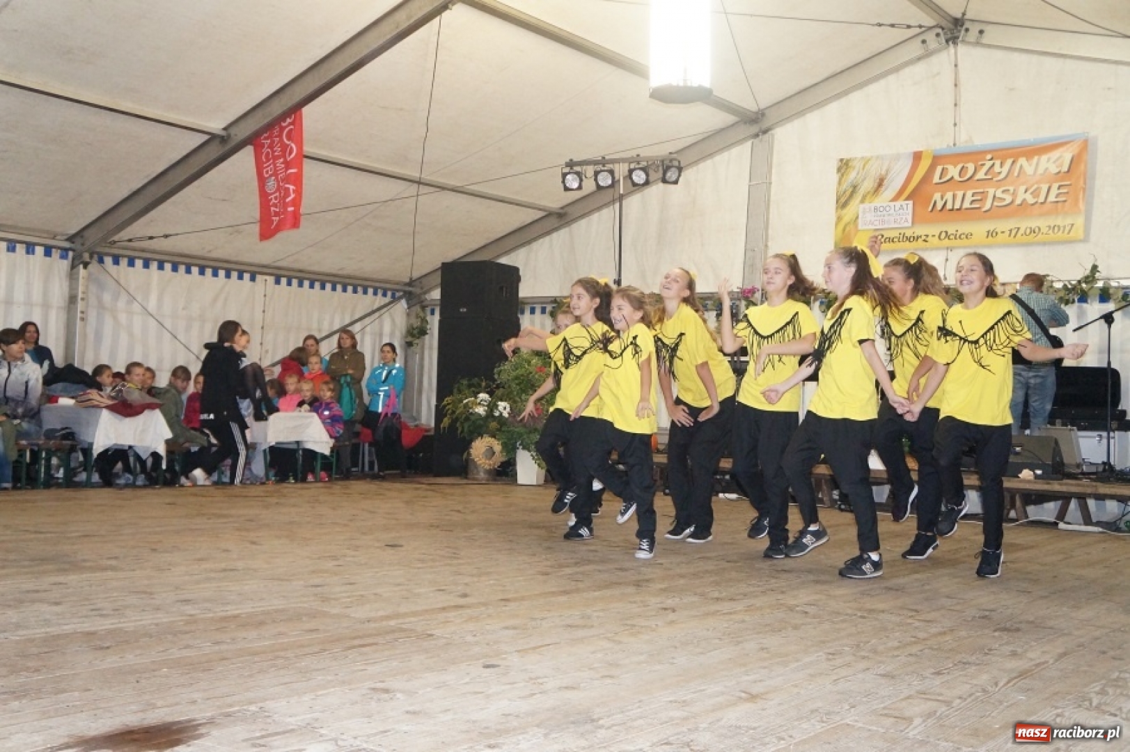 Zdjęcie w galerii na portalu naszraciborz.pl: Występy zespołów RCK podczas dożynek miejskich w Ocicach wiadomości z regionu