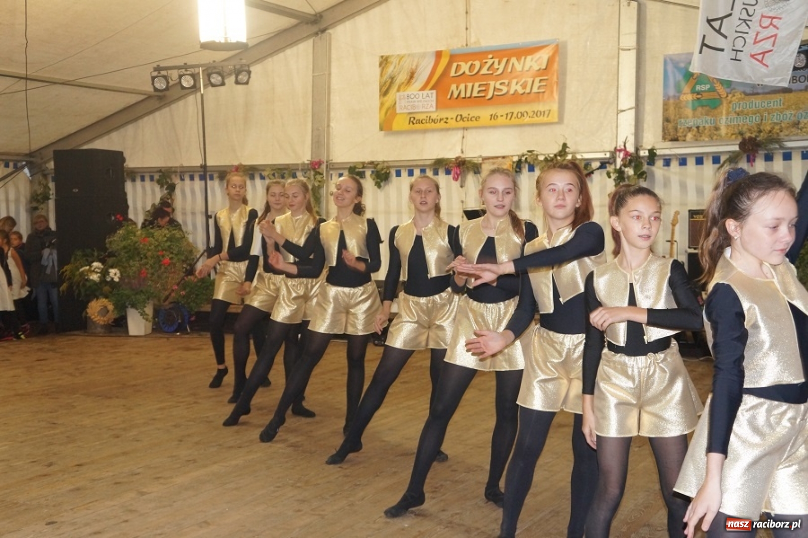 Zdjęcie w galerii na portalu naszraciborz.pl: Występy zespołów RCK podczas dożynek miejskich w Ocicach wiadomości z regionu