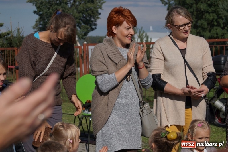 Zdjęcie w galerii na portalu naszraciborz.pl: W Nędzy wybrali króla i królową. Dzień Pieczonego Ziemniaka w Przedszkolu wiadomości z regionu