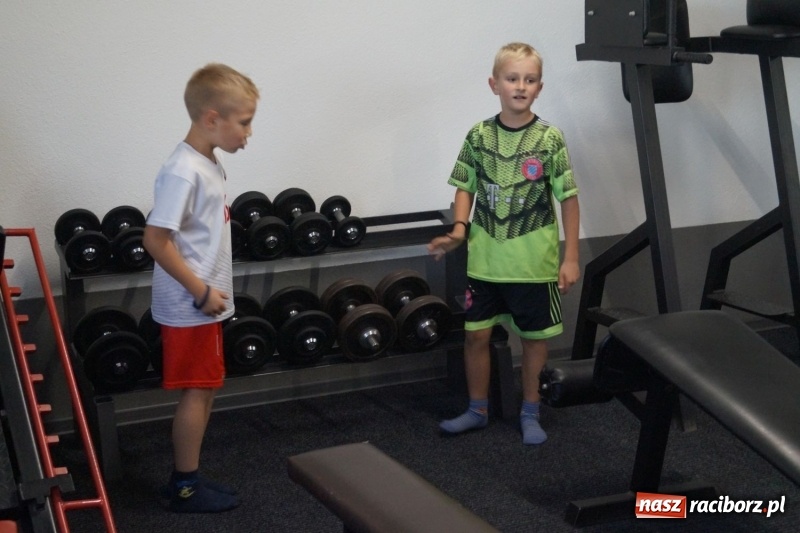 Zdjęcie w galerii na portalu naszraciborz.pl: W Zawadzie Książęcej oficjalnie otwarto ogólnodostępną siłownię wiadomości z regionu