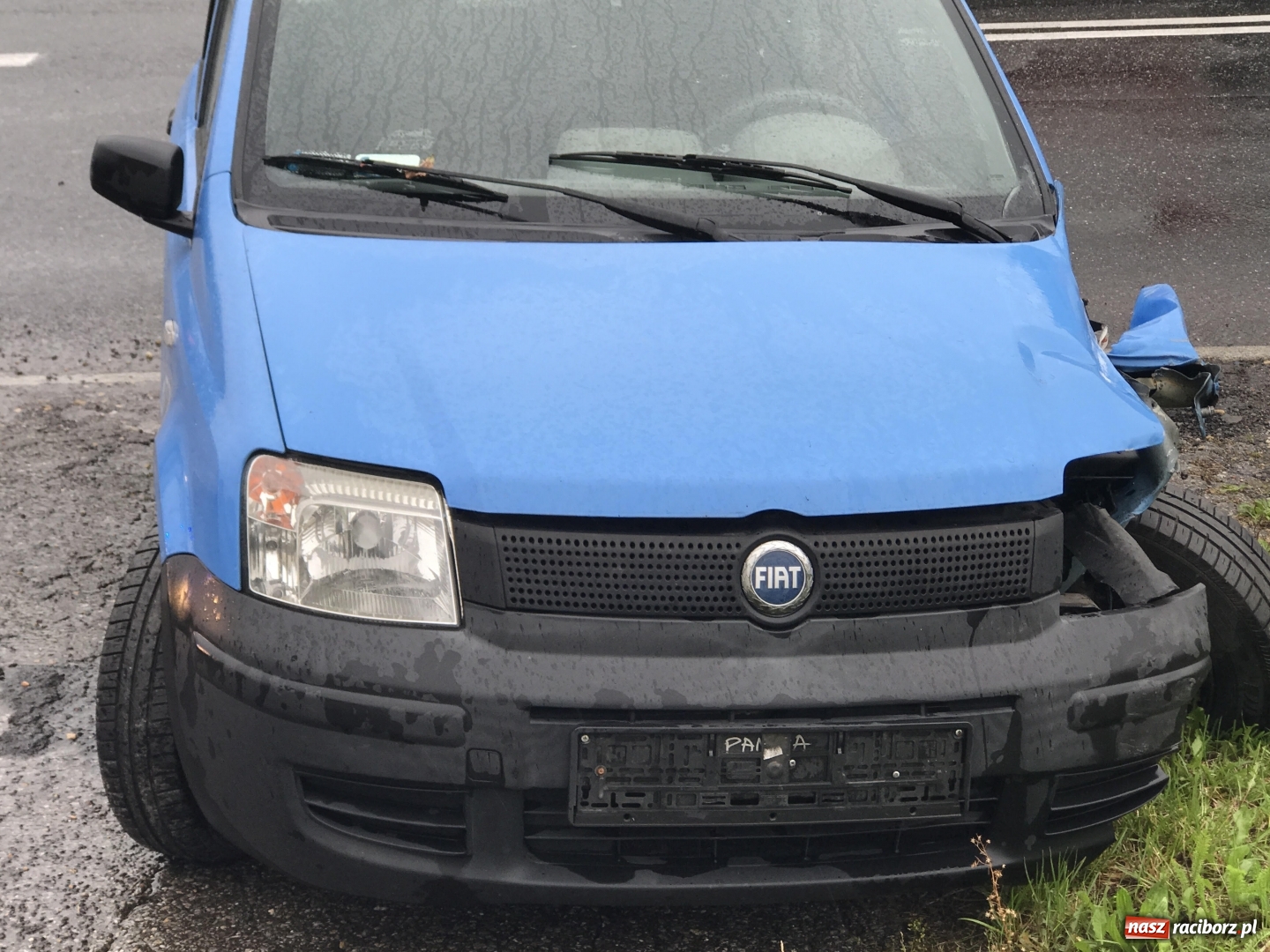 Zdjęcie w galerii na portalu naszraciborz.pl: Zderzenie fiata i samochodu dostawczego na Kozielskiej w Raciborzu wiadomości z regionu