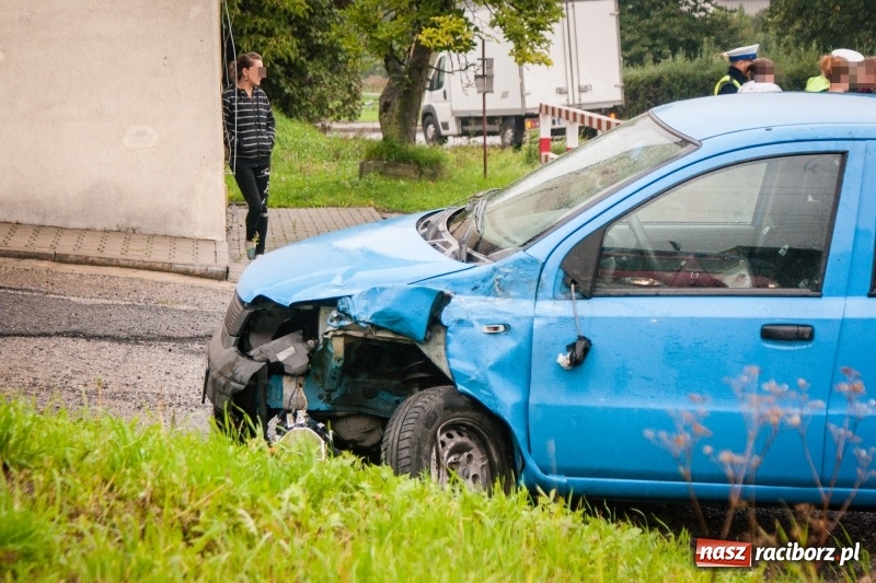 Zdjęcie w galerii na portalu naszraciborz.pl: Zderzenie fiata i samochodu dostawczego na Kozielskiej w Raciborzu wiadomości z regionu