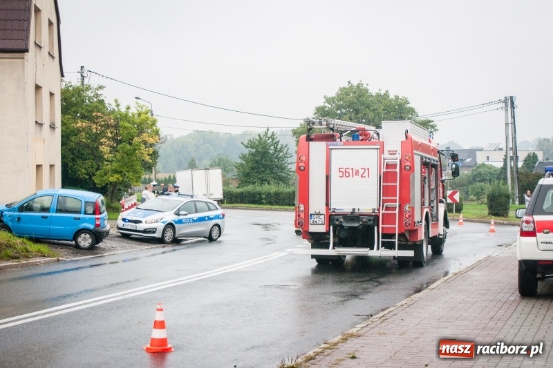 Zdjęcie w galerii na portalu naszraciborz.pl: Zderzenie fiata i samochodu dostawczego na Kozielskiej w Raciborzu wiadomości z regionu