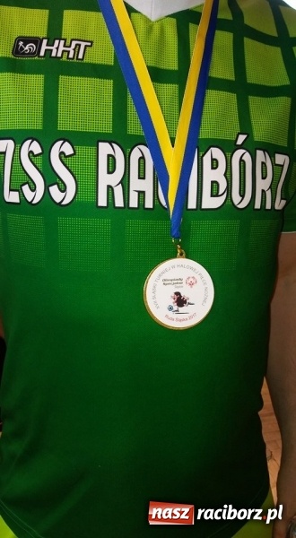 Zdjęcie w galerii na portalu naszraciborz.pl: Złoto drużyny Animusz Racibórz w halowym turnieju piłki nożnej w Rudzie Śląskiej wiadomości z regionu