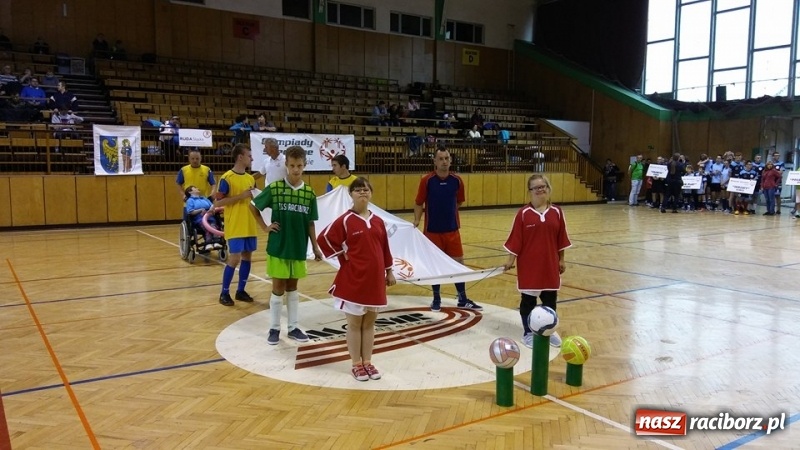 Zdjęcie w galerii na portalu naszraciborz.pl: Złoto drużyny Animusz Racibórz w halowym turnieju piłki nożnej w Rudzie Śląskiej wiadomości z regionu