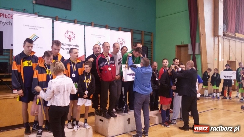 Zdjęcie w galerii na portalu naszraciborz.pl: Uczestnicy raciborskiego WTZ ze złotem wiadomości z regionu
