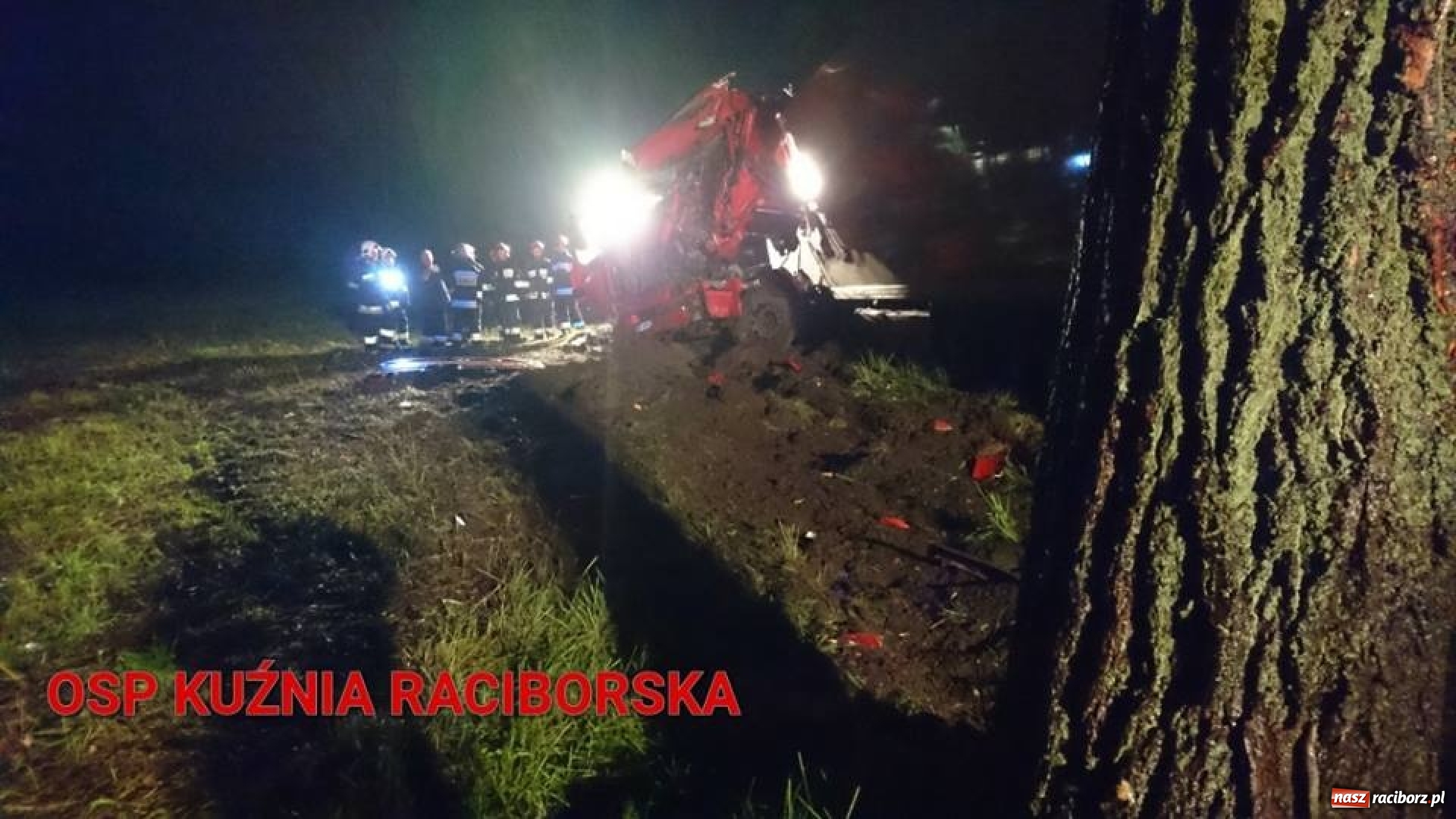 Zdjęcie w galerii na portalu naszraciborz.pl: Groźne zdarzenie na DW 919. Kierowca TIR-a prawdopodobnie przysnął i wylądował w rowie!  wiadomości z regionu