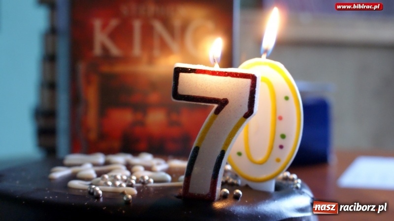 Zdjęcie w galerii na portalu naszraciborz.pl: 70. urodziny Stephena Kinga w raciborskiej bibliotece wiadomości z regionu