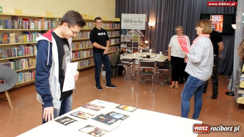 Zdjęcie w galerii na portalu naszraciborz.pl: 70. urodziny Stephena Kinga w raciborskiej bibliotece wiadomości z regionu