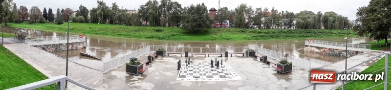 Zdjęcie w galerii na portalu naszraciborz.pl: Odra znów blisko raciborskiej plaży i bulwarów wiadomości z regionu