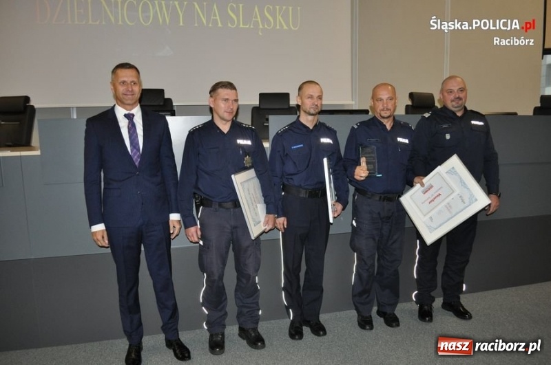 Zdjęcie w galerii na portalu naszraciborz.pl: Aspirant Radosław Rolka z raciborskiej komendy najlepszym dzielnicowym na Śląsku  wiadomości z regionu
