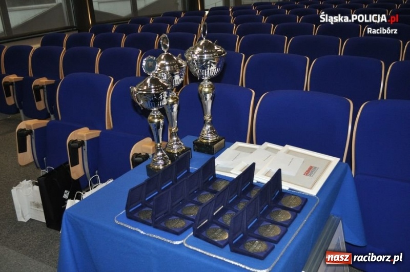 Zdjęcie w galerii na portalu naszraciborz.pl: Aspirant Radosław Rolka z raciborskiej komendy najlepszym dzielnicowym na Śląsku  wiadomości z regionu