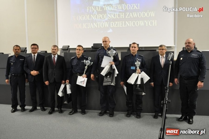 Zdjęcie w galerii na portalu naszraciborz.pl: Aspirant Radosław Rolka z raciborskiej komendy najlepszym dzielnicowym na Śląsku  wiadomości z regionu
