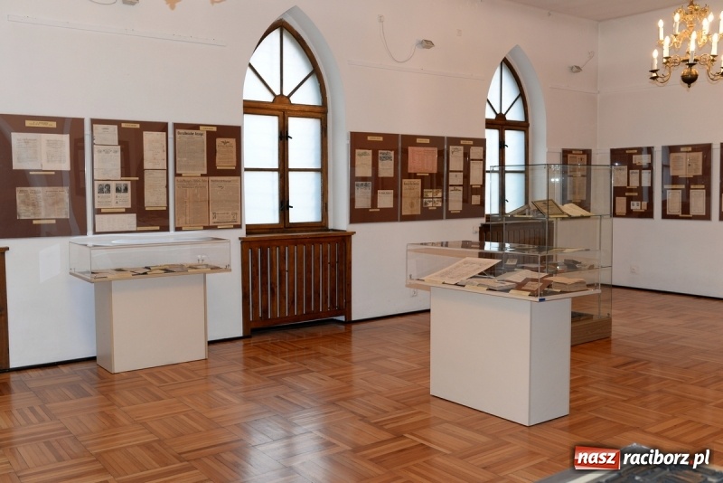 Zdjęcie w galerii na portalu naszraciborz.pl: Historia raciborskiego drukarstwa na nowej wystawie w Muzeum  wiadomości z regionu