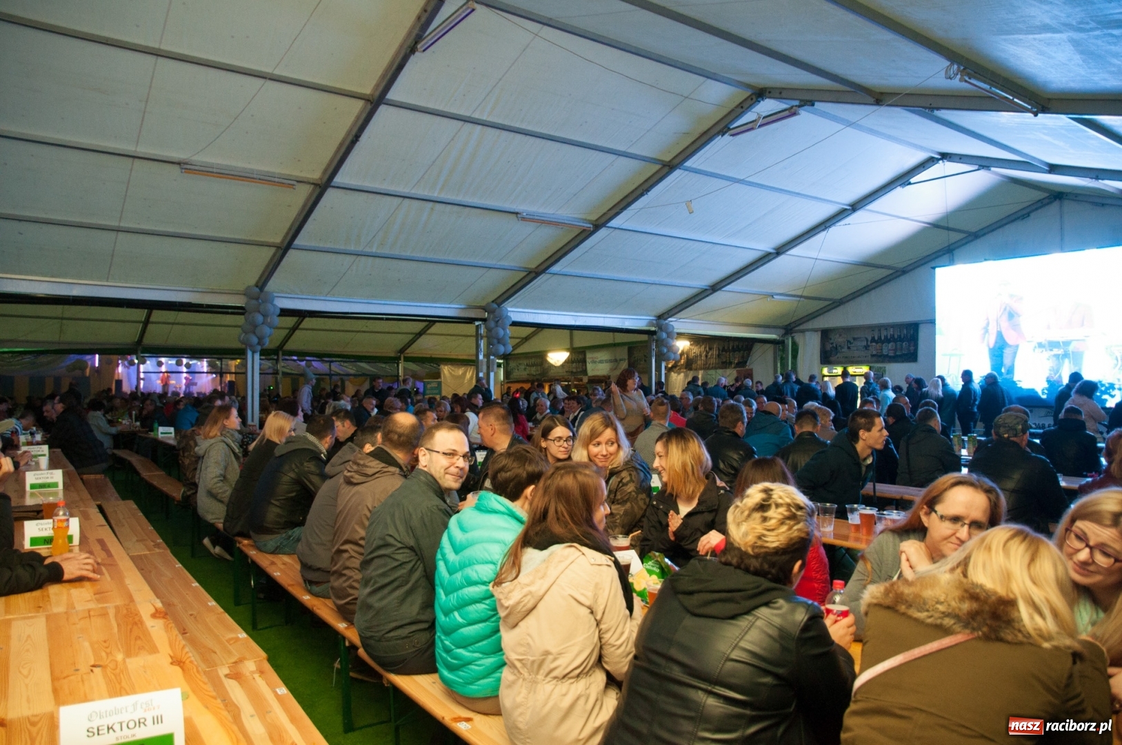 Zdjęcie w galerii na portalu naszraciborz.pl: Oktoberfest w Aquabrax Szymocice - święto piwa i doskonała zabawa  wiadomości z regionu