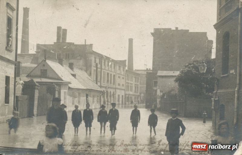 Zdjęcie w galerii na portalu naszraciborz.pl: Wezbrania Odry w Raciborzu i okolicach na starej fotografii wiadomości z regionu