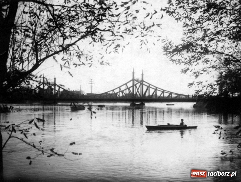 Zdjęcie w galerii na portalu naszraciborz.pl: Wezbrania Odry w Raciborzu i okolicach na starej fotografii wiadomości z regionu