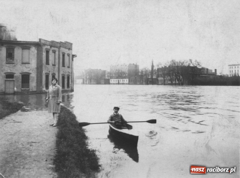 Zdjęcie w galerii na portalu naszraciborz.pl: Wezbrania Odry w Raciborzu i okolicach na starej fotografii wiadomości z regionu