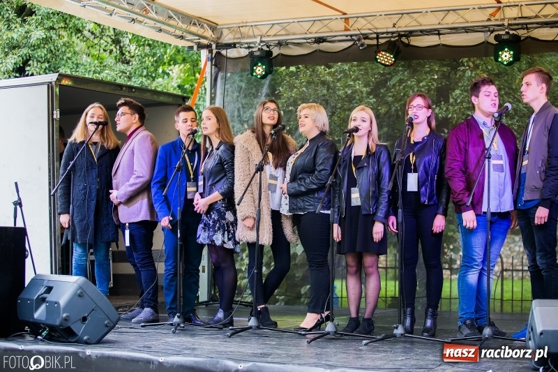 Zdjęcie w galerii na portalu naszraciborz.pl: Młodzi dla Kamerunu, czyli V Spotkanie z Afryką wiadomości z regionu